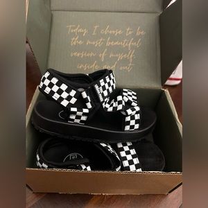 Urban Pine Checkered black and white child sandals